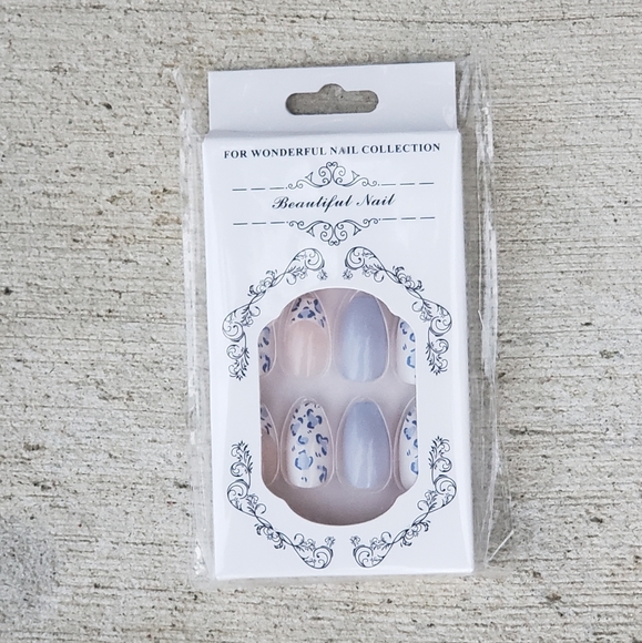 Press-on false nails. - Picture 3 of 4